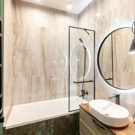 Leogrand Vip On Lesi Ukrainky 7 *