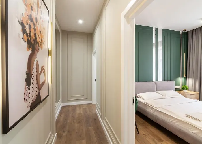 Leogrand Vip Apartments On Lesi Ukrainky 7 شقة