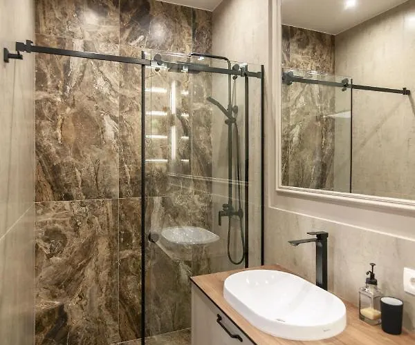 شقة Leogrand Vip Apartments On Lesi Ukrainky 7 *