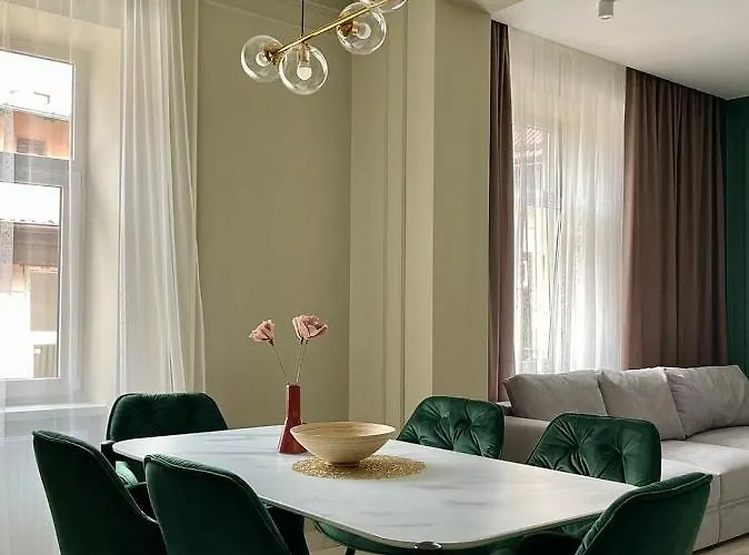 Apartamento Leogrand Vip On Lesi Ukrainky 7 Leópolis