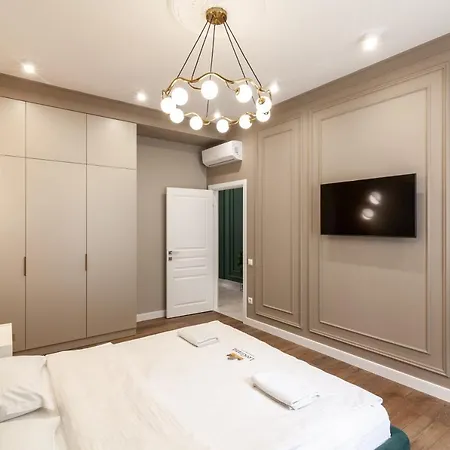 Leogrand Vip Apartments On Lesi Ukrainky 7 *